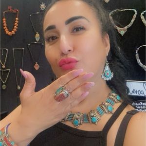 Meet your Posher, Kikaqueen